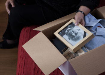 Ne gardez pas les objets d’une personne déjà déc*dée pour cette raison 14 Ne gardez pas les objets d’une personne déjà déc*dée pour cette raison Ne gardez pas les objets d’une personne déjà déc*dée pour cette raison