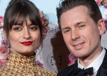 Clara Luciani maman : son mari Alex Kapranos évoque leurs difficultés depuis l’arrivée de leur fils