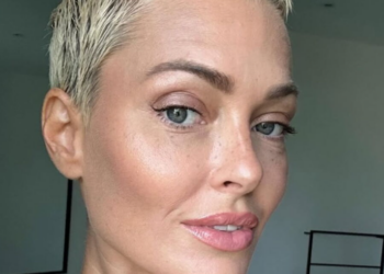 “Je me rapproche de plus en plus de…” : Caroline Receveur donne de ses nouvelles après la fin de son traitement contre le cancer 6 “Je me rapproche de plus en plus de…” : Caroline Receveur donne de ses nouvelles après la fin de son traitement contre le cancer “Je me rapproche de plus en plus de…” : Caroline Receveur donne de ses nouvelles après la fin de son traitement contre le cancer