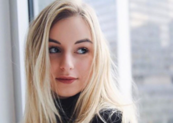 Sylvie Vartan : qui est sa fille Darina, la demi-sœur de David Hallyday ? 2 Sylvie Vartan : qui est sa fille Darina, la demi-sœur de David Hallyday ? Sylvie Vartan : qui est sa fille Darina, la demi-sœur de David Hallyday ?