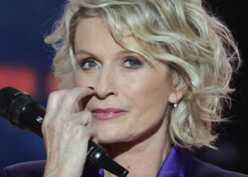 Sophie Davant : un gros coup dur à quelques jours de son entrée dans Danse avec les stars 1 Sophie Davant : un gros coup dur à quelques jours de son entrée dans Danse avec les stars Sophie Davant : un gros coup dur à quelques jours de son entrée dans Danse avec les stars