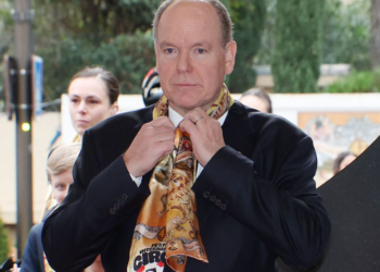 Albert de Monaco confronté à la perte d'un ami : malgré le chagrin, le prince fort et présent auprès de son épouse 17 Albert de Monaco confronté à la perte d'un ami : malgré le chagrin, le prince fort et présent auprès de son épouse Albert de Monaco confronté à la perte d’un ami : malgré le chagrin, le prince fort et présent auprès de son épouse