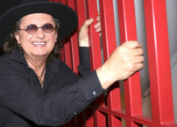 "Je suis prêt à mettre un panneau" : le chef français Marc Veyrat interdit l'accès de son restaurant de Megève au guide Michelin 16 "Je suis prêt à mettre un panneau" : le chef français Marc Veyrat interdit l'accès de son restaurant de Megève au guide Michelin « Je suis prêt à mettre un panneau » : le chef français Marc Veyrat interdit l’accès de son restaurant de Megève au guide Michelin