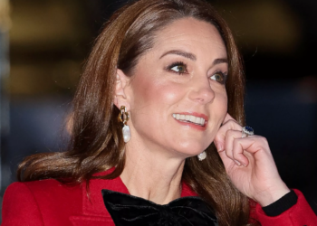 Kate Middleton face au cancer : pourquoi elle n’a pas perdu ses cheveux, elle se confie 14 Kate Middleton face au cancer : pourquoi elle n’a pas perdu ses cheveux, elle se confie Kate Middleton face au cancer : pourquoi elle n’a pas perdu ses cheveux, elle se confie