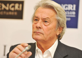 Alain Delon : plus de 50 ans après le meurtre de son garde du corps, une note implique le comédien 1 Alain Delon : plus de 50 ans après le meurtre de son garde du corps, une note implique le comédien Alain Delon : plus de 50 ans après le meurtre de son garde du corps, une note implique le comédien