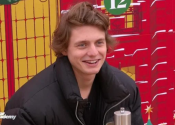 Les 12 coups de midi : Ulysse (Star Academy) fait une surprise à Émilien 18 Les 12 coups de midi : Ulysse (Star Academy) fait une surprise à Émilien Les 12 coups de midi : Ulysse (Star Academy) fait une surprise à Émilien