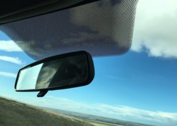 À quoi servent les points noirs sur le pare-brise des voitures ? 6 À quoi servent les points noirs sur le pare-brise des voitures ? À quoi servent les points noirs sur le pare-brise des voitures ?