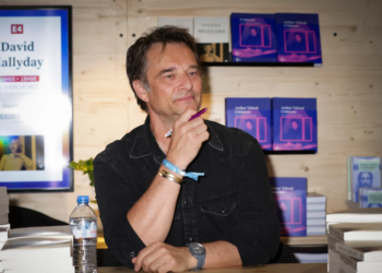 "Ça se passait bien jusqu'à maintenant" : David Hallyday grinçant au moment d'évoquer son père Johnny 14 "Ça se passait bien jusqu'à maintenant" : David Hallyday grinçant au moment d'évoquer son père Johnny « Ça se passait bien jusqu’à maintenant » : David Hallyday grinçant au moment d’évoquer son père Johnny