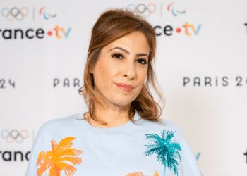 « B*iser entre eux » : Léa Salamé et son jeune invité parlent partouz&rsquo;, c&rsquo;est jouissif et c&rsquo;est eux qui le disent