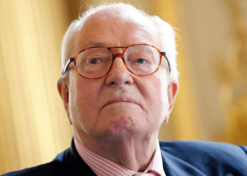 Décès de Jean-Marie Le Pen: la tombe du co-fondateur du FN dégradée à La Trinité-sur-Mer 8 Décès de Jean-Marie Le Pen: la tombe du co-fondateur du FN dégradée à La Trinité-sur-Mer Décès de Jean-Marie Le Pen: la tombe du co-fondateur du FN dégradée à La Trinité-sur-Mer
