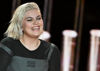 « C’est la première fois que l’on me voit avec elle » : Louane montre le visage de sa regrettée mère après une grande nouvelle