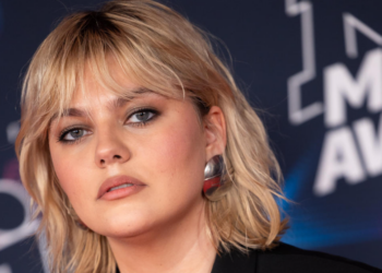 Louane : "Elle en rêvait", cette personne disparue pour qui elle voulait absolument participer à l’Eurovision 4 Louane : "Elle en rêvait", cette personne disparue pour qui elle voulait absolument participer à l’Eurovision Louane : « Elle en rêvait », cette personne disparue pour qui elle voulait absolument participer à l’Eurovision
