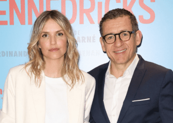 J’essaye de le redresser" : séparée de Dany Boon, Laurence Arné fait de rares confidences sur son fils Raphaël 4 J’essaye de le redresser" : séparée de Dany Boon, Laurence Arné fait de rares confidences sur son fils Raphaël J’essaye de le redresser » : séparée de Dany Boon, Laurence Arné fait de rares confidences sur son fils Raphaël
