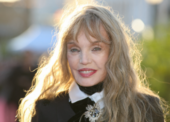 « Elle connaît même pas les… » : Arielle Dombasle humiliée par Marcela Iacub en direct, elle ravale sa fierté
