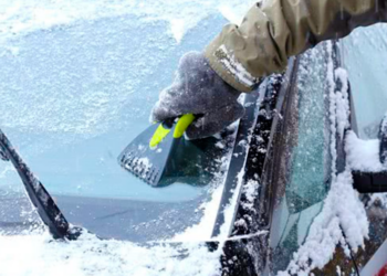 Amende salée pour les automobilistes qui dégivrent leur voiture grâce à cette technique