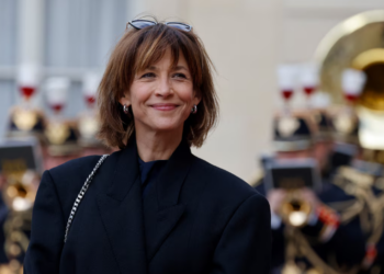 Sophie Marceau : Yann Barthès se paie un chouïa la tête de l’actrice dans sa chronique et c’est totalement gratuit 12 Sophie Marceau : Yann Barthès se paie un chouïa la tête de l’actrice dans sa chronique et c’est totalement gratuit Sophie Marceau : Yann Barthès se paie un chouïa la tête de l’actrice dans sa chronique et c’est totalement gratuit