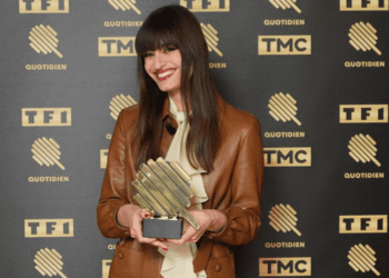 « Je vais leur demander »… : Clara Luciani déstabilisée, elle confie ce qu&rsquo;elle pense de sa statue au musée Grévin !