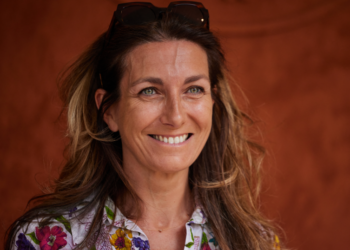Anne-Claire Coudray, ses confidences sur sa maternité tardive : “Longtemps, j’ai revendiqué le fait d’être heureuse sans enfants”