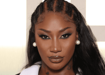 Aya Nakamura: 13 personnes liées à l'extrême droite seront jugées en juin pour injures racistes visant la chanteuse 13 Aya Nakamura: 13 personnes liées à l'extrême droite seront jugées en juin pour injures racistes visant la chanteuse Aya Nakamura: 13 personnes liées à l’extrême droite seront jugées en juin pour injures racistes visant la chanteuse