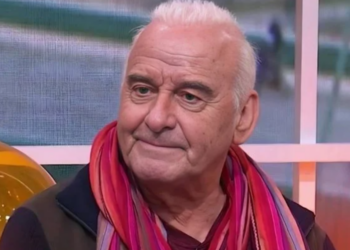 « C’est fou… » : Michel Fugain annonce la mort de l’un de ses proches sur le plateau de Vivement dimanche