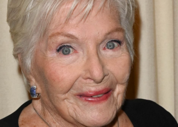 Line Renaud affaiblie par un mal qui touche 2,5 millions de personnes chaque année en France : "J'étais absente des réseaux sociaux depuis quelque temps car..." 3 Line Renaud affaiblie par un mal qui touche 2,5 millions de personnes chaque année en France : "J'étais absente des réseaux sociaux depuis quelque temps car..." Line Renaud affaiblie par un mal qui touche 2,5 millions de personnes chaque année en France : « J’étais absente des réseaux sociaux depuis quelque temps car… »