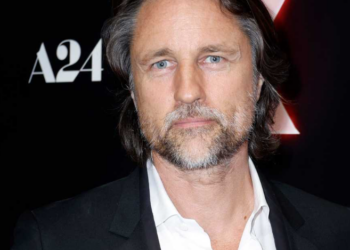 375.000 dollars envolés: une femme victime d'une arnaque à la fausse relation avec l'acteur Martin Henderson 5 375.000 dollars envolés: une femme victime d'une arnaque à la fausse relation avec l'acteur Martin Henderson 375.000 dollars envolés: une femme victime d’une arnaque à la fausse relation avec l’acteur Martin Henderson