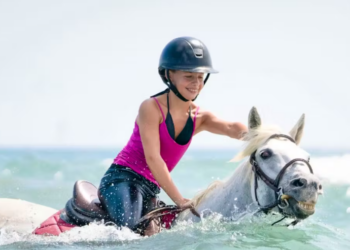 "Ça ne change absolument rien" : la fille de Nicolas Sarkozy, Giulia, ironise sur le bracelet électronique de son père 12 "Ça ne change absolument rien" : la fille de Nicolas Sarkozy, Giulia, ironise sur le bracelet électronique de son père « Ça ne change absolument rien » : la fille de Nicolas Sarkozy, Giulia, ironise sur le bracelet électronique de son père