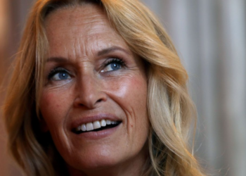 "Mon papa a attendu que je sois mariée pour…" : Estelle Lefébure revient sur le drame qui a bouleversé sa vie 11 "Mon papa a attendu que je sois mariée pour…" : Estelle Lefébure revient sur le drame qui a bouleversé sa vie « Mon papa a attendu que je sois mariée pour… » : Estelle Lefébure revient sur le drame qui a bouleversé sa vie