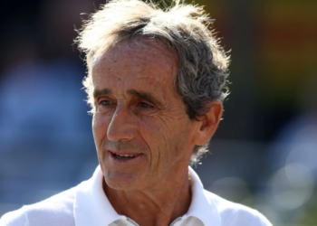 Alain Prost cash sur son départ de France : "Des menaces, une voiture brûlée…" 4 Alain Prost cash sur son départ de France : "Des menaces, une voiture brûlée…" Alain Prost cash sur son départ de France : « Des menaces, une voiture brûlée… »