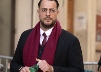 Marseille : le député LFI Sébastien Delogu condamné à 5000 euros d’amende pour des violences devant un lycée 8 Marseille : le député LFI Sébastien Delogu condamné à 5000 euros d’amende pour des violences devant un lycée Marseille : le député LFI Sébastien Delogu condamné à 5000 euros d’amende pour des violences devant un lycée