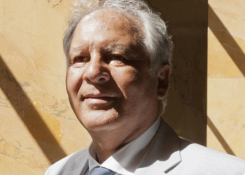 Décès d'Avi Assouly : le journaliste sportif de l'Olympique de Marseille est décédé à l'âge de 74 ans 2 Décès d'Avi Assouly : le journaliste sportif de l'Olympique de Marseille est décédé à l'âge de 74 ans Décès d’Avi Assouly : le journaliste sportif de l’Olympique de Marseille est décédé à l’âge de 74 ans