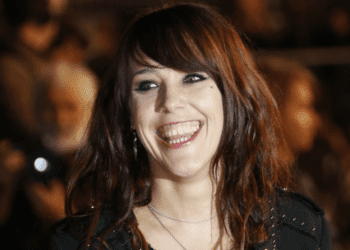 "Je sais que votre conjoint est..." : Zaz forcée à faire une confidence sur son amoureux dans The Voice 17 "Je sais que votre conjoint est..." : Zaz forcée à faire une confidence sur son amoureux dans The Voice « Je sais que votre conjoint est… » : Zaz forcée à faire une confidence sur son amoureux dans The Voice