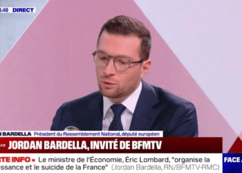 "Tout en finesse" : cette remarque acide soufflée par Jordan Bardella en pleine question d'Apolline de Malherbe 15 "Tout en finesse" : cette remarque acide soufflée par Jordan Bardella en pleine question d'Apolline de Malherbe « Tout en finesse » : cette remarque acide soufflée par Jordan Bardella en pleine question d’Apolline de Malherbe