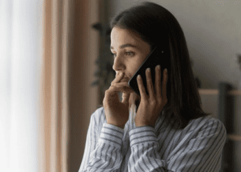 Si vous entendez cette phrase au téléphone, raccrochez immédiatement 1 Si vous entendez cette phrase au téléphone, raccrochez immédiatement Si vous entendez cette phrase au téléphone, raccrochez immédiatement