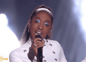 « Soyez indulgents, ce n&rsquo;est pas facile ! » : Ebony évoque ses difficultés depuis la fin de la Star Academy