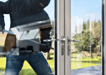 Ce simple verre d’eau empêche les cambriolages, voici où le placer (et pourquoi) 13 Ce simple verre d’eau empêche les cambriolages, voici où le placer (et pourquoi) Ce simple verre d’eau empêche les cambriolages, voici où le placer (et pourquoi)