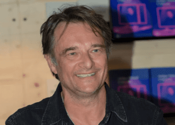 David Hallyday : L'avenir de son fils Cameron (20 ans) pas encore défini, "Il chante super bien mais..." 10 David Hallyday : L'avenir de son fils Cameron (20 ans) pas encore défini, "Il chante super bien mais..." David Hallyday : L’avenir de son fils Cameron (20 ans) pas encore défini, « Il chante super bien mais… »