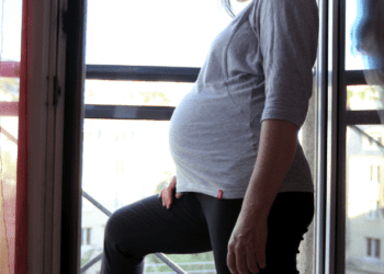 « Je ne m’en remettrai jamais » : une Américaine perd la garde de son bébé après une erreur d’implantation d’embryon 4 « Je ne m’en remettrai jamais » : une Américaine perd la garde de son bébé après une erreur d’implantation d’embryon « Je ne m’en remettrai jamais » : une Américaine perd la garde de son bébé après une erreur d’implantation d’embryon