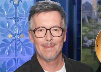 “Très grosse pensée” : Jean-Luc Lemoine fait une rare déclaration sur C8 après l’annonce de la fermeture 1 “Très grosse pensée” : Jean-Luc Lemoine fait une rare déclaration sur C8 après l’annonce de la fermeture “Très grosse pensée” : Jean-Luc Lemoine fait une rare déclaration sur C8 après l’annonce de la fermeture