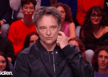“Avec ma mère, je suis paniqué” : David Hallyday fait des confidences très sincères sur Sylvie Vartan