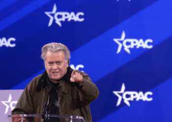 "C'est un lâche": la colère de Bannon contre Bardella après l'annulation de son discours 18 "C'est un lâche": la colère de Bannon contre Bardella après l'annulation de son discours « C’est un lâche »: la colère de Bannon contre Bardella après l’annulation de son discours