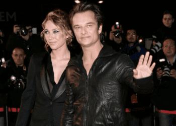 "T’es encore sur ces histoires ?” : David Hallyday en a marre qu’on lui parle de cette grande différence avec Laura Smet 9 "T’es encore sur ces histoires ?” : David Hallyday en a marre qu’on lui parle de cette grande différence avec Laura Smet « T’es encore sur ces histoires ?” : David Hallyday en a marre qu’on lui parle de cette grande différence avec Laura Smet