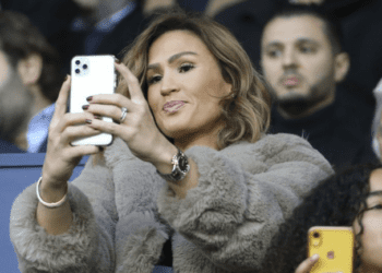 Mère et fille au sommet : Vitaa pose avec sa fille Noa, 3 ans, une adorable blonde déjà grande !