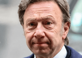 Stéphane Bern trahi par des proches : "Je laisse la providence se charger d'eux" 15 Stéphane Bern trahi par des proches : "Je laisse la providence se charger d'eux" Stéphane Bern trahi par des proches : « Je laisse la providence se charger d’eux »