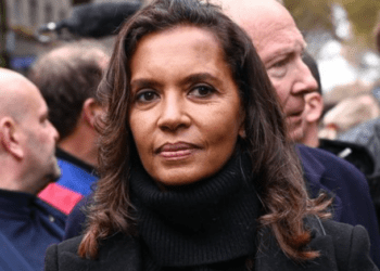 Karine Le Marchand sur le point de quitter M6 ? Elle annonce sa décision… 14 Karine Le Marchand sur le point de quitter M6 ? Elle annonce sa décision… Karine Le Marchand sur le point de quitter M6 ? Elle annonce sa décision…