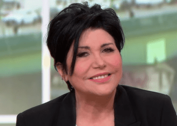 Mise de côté par les Enfoirés, cette chanteuse a la dent dure contre la troupe et remet en cause la "fraternité" 8 Mise de côté par les Enfoirés, cette chanteuse a la dent dure contre la troupe et remet en cause la "fraternité" Mise de côté par les Enfoirés, cette chanteuse a la dent dure contre la troupe et remet en cause la « fraternité »