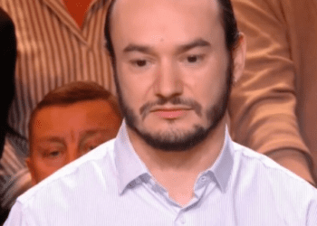 "Je fais mon coming-out ici" : Benoît (N'oubliez pas les paroles) fait des révélations sur sa vie amoureuse dans Quelle époque 5 "Je fais mon coming-out ici" : Benoît (N'oubliez pas les paroles) fait des révélations sur sa vie amoureuse dans Quelle époque « Je fais mon coming-out ici » : Benoît (N’oubliez pas les paroles) fait des révélations sur sa vie amoureuse dans Quelle époque