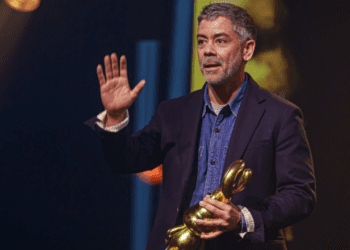 “T’es péd* ?” : Manu Payet fait un douloureux aveu sur son père décédé 17 “T’es péd* ?” : Manu Payet fait un douloureux aveu sur son père décédé “T’es péd* ?” : Manu Payet fait un douloureux aveu sur son père décédé