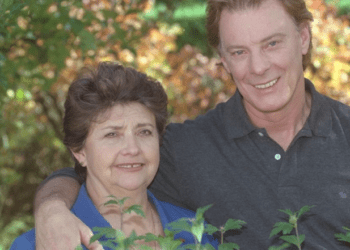 Qui est Cléo, l&rsquo;amour d&rsquo;Herbert Léonard pendant plus de 50 ans qui a mis sa carrière de chanteuse de côté pour lui ?