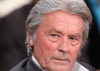 Alain Delon doit se retourner dans sa tombe, cet incroyable oubli qu’on n’avait pas vu venir